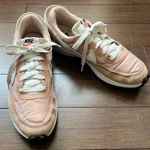 Nike Waffle Debut Women’s Sneakers